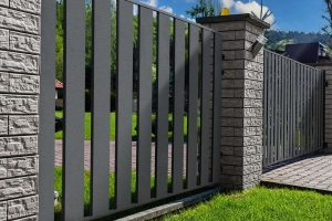 Nowoczesne przęsło ogrodzeniowe 100x100 pionowe RAL 7016